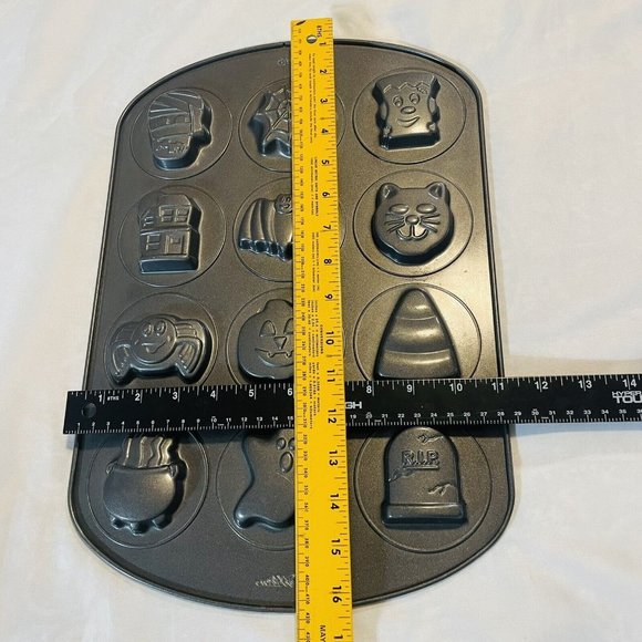 Wilton Non Stick Treat Cookie Baking Mold Pan Halloween Fall Ghost Cat Spider - Picture 3 of 9